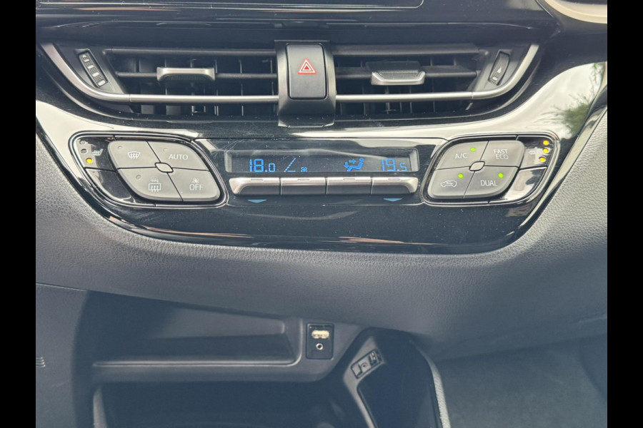 Toyota C-HR 1.8 Hybrid Style Cruise control Climate control Stoelverwarming JBL Parkeersensoren voor/achter Achteruitrijcamera