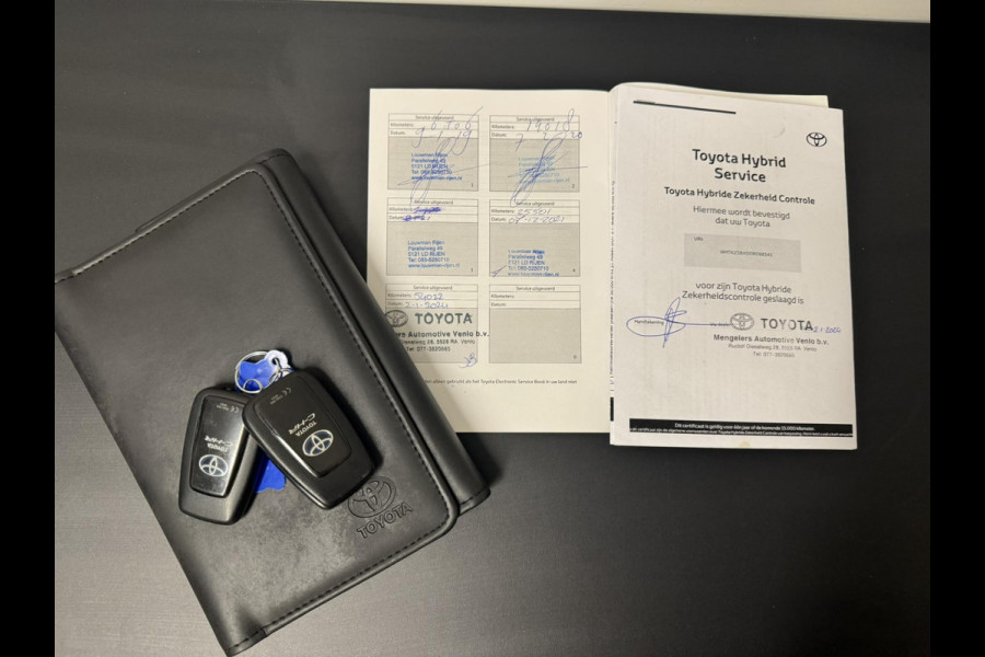 Toyota C-HR 1.8 Hybrid Style Cruise control Climate control Stoelverwarming JBL Parkeersensoren voor/achter Achteruitrijcamera