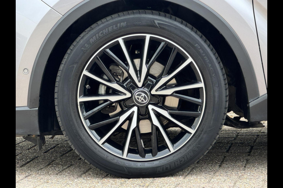 Toyota C-HR 1.8 Hybrid Style Cruise control Climate control Stoelverwarming JBL Parkeersensoren voor/achter Achteruitrijcamera