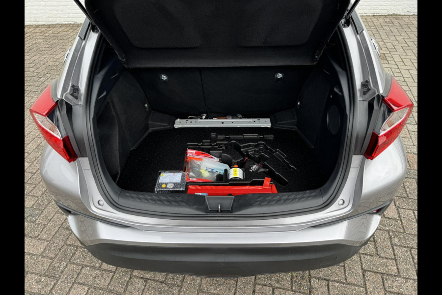 Toyota C-HR 1.8 Hybrid Style Cruise control Climate control Stoelverwarming JBL Parkeersensoren voor/achter Achteruitrijcamera