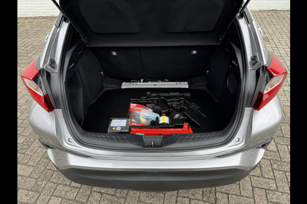 Toyota C-HR 1.8 Hybrid Style Cruise control Climate control Stoelverwarming JBL Parkeersensoren voor/achter Achteruitrijcamera