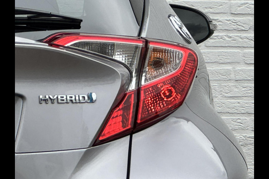Toyota C-HR 1.8 Hybrid Style Cruise control Climate control Stoelverwarming JBL Parkeersensoren voor/achter Achteruitrijcamera