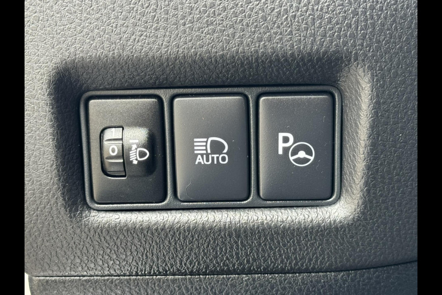 Toyota C-HR 1.8 Hybrid Style Cruise control Climate control Stoelverwarming JBL Parkeersensoren voor/achter Achteruitrijcamera