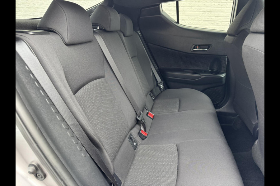Toyota C-HR 1.8 Hybrid Style Cruise control Climate control Stoelverwarming JBL Parkeersensoren voor/achter Achteruitrijcamera