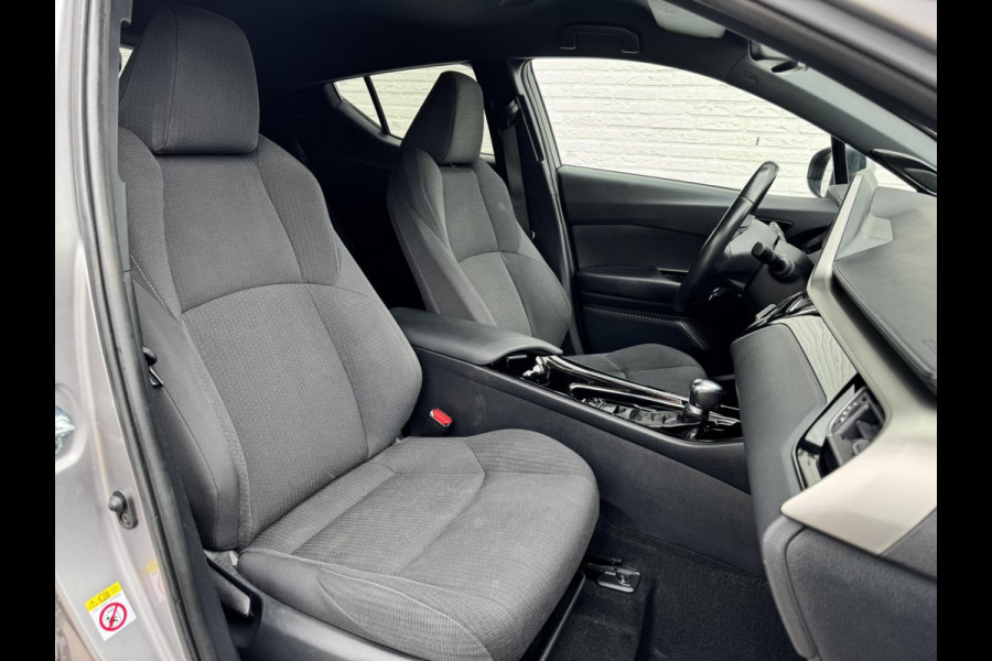 Toyota C-HR 1.8 Hybrid Style Cruise control Climate control Stoelverwarming JBL Parkeersensoren voor/achter Achteruitrijcamera