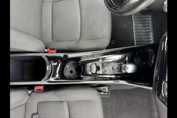 Toyota C-HR 1.8 Hybrid Style Cruise control Climate control Stoelverwarming JBL Parkeersensoren voor/achter Achteruitrijcamera