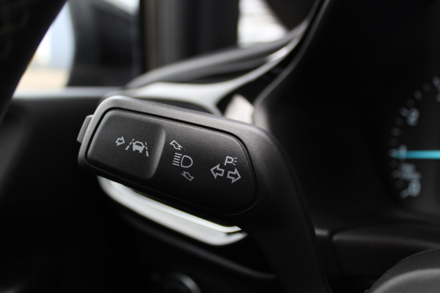 Ford Fiesta 1.0-100pk EcoBoost Titanium. Mooie en zuinige Ford Fiesta in de luxe Titanium uitvoering.