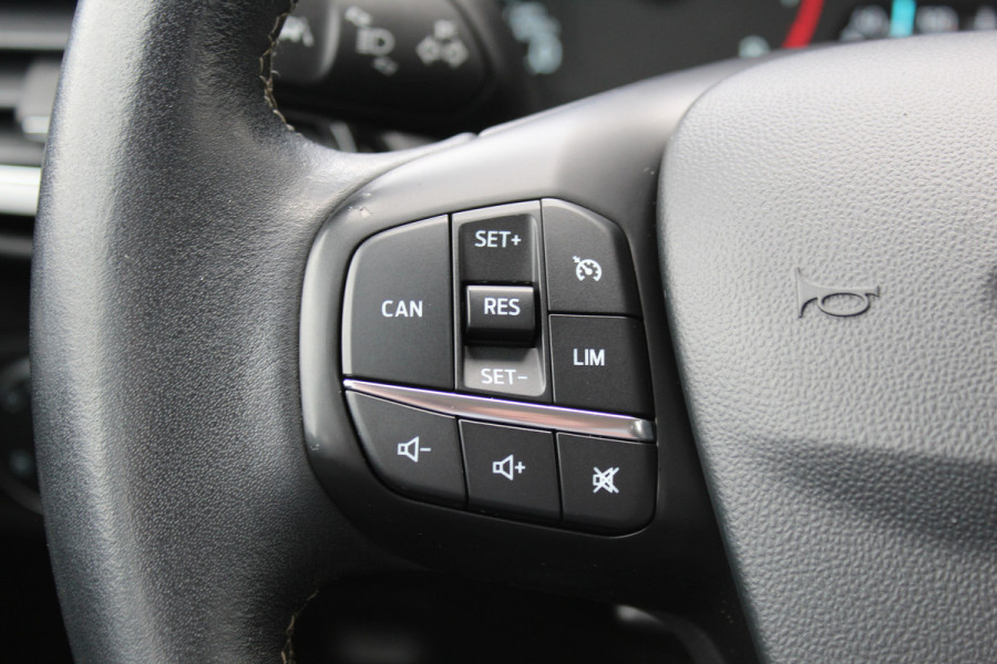 Ford Fiesta 1.0-100pk EcoBoost Titanium. Mooie en zuinige Ford Fiesta in de luxe Titanium uitvoering.