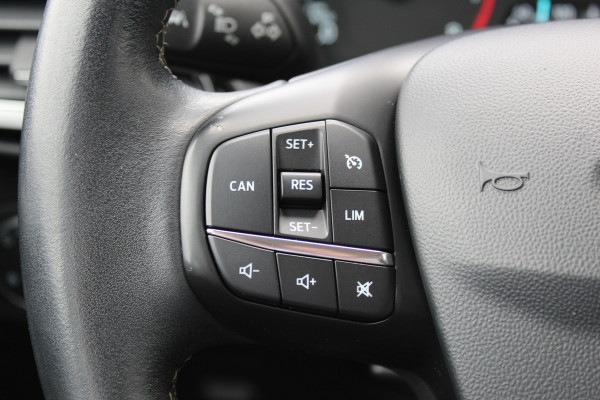 Ford Fiesta 1.0-100pk EcoBoost Titanium. Mooie en zuinige Ford Fiesta in de luxe Titanium uitvoering.