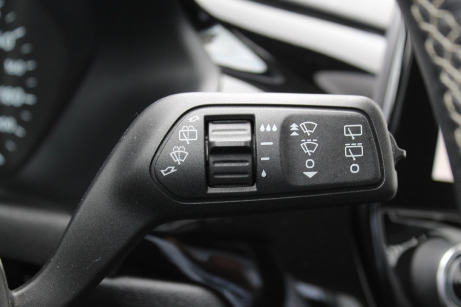 Ford Fiesta 1.0-100pk EcoBoost Titanium. Mooie en zuinige Ford Fiesta in de luxe Titanium uitvoering.