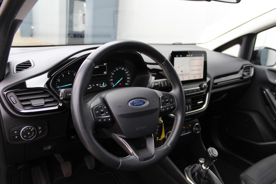 Ford Fiesta 1.0-100pk EcoBoost Titanium. Mooie en zuinige Ford Fiesta in de luxe Titanium uitvoering.