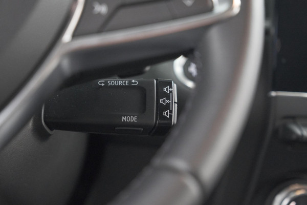 Renault Captur Mild Hybrid 140 EDC Techno | Camera | 9.3 Inch Scherm | Apple Carplay | Parkeersensoren | Allseason Banden | Stoelverwarming