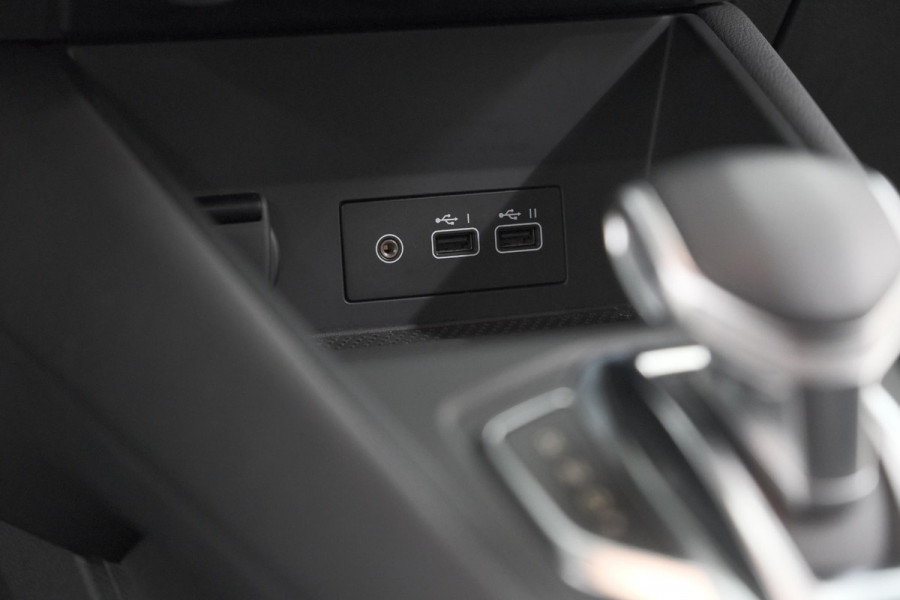 Renault Captur Mild Hybrid 140 EDC Techno | Camera | 9.3 Inch Scherm | Apple Carplay | Parkeersensoren | Allseason Banden | Stoelverwarming