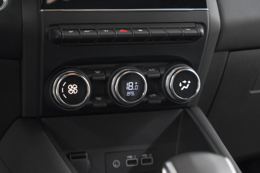 Renault Captur Mild Hybrid 140 EDC Techno | Camera | 9.3 Inch Scherm | Apple Carplay | Parkeersensoren | Allseason Banden | Stoelverwarming