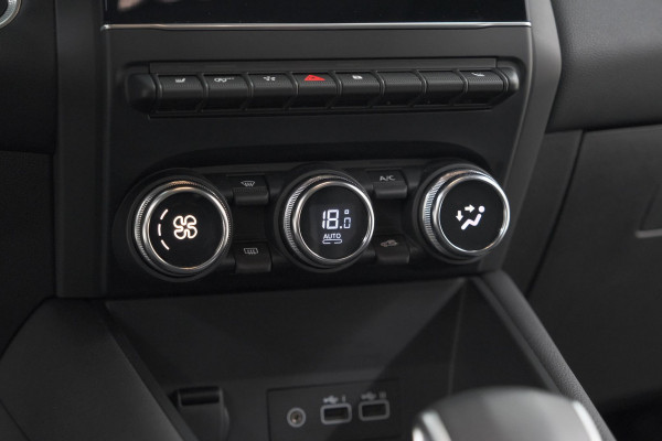 Renault Captur Mild Hybrid 140 EDC Techno | Camera | 9.3 Inch Scherm | Apple Carplay | Parkeersensoren | Allseason Banden | Stoelverwarming