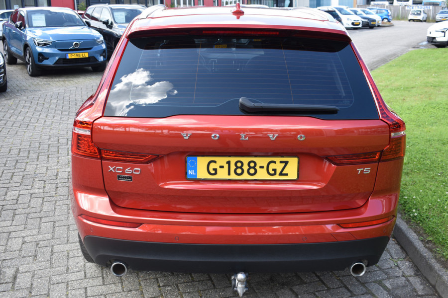 Volvo XC60 2.0 T5 Momentum ACC | DAB | 19 Inch LM | Volvo On Call | Trekhaak | Stoelverwarming | Getint glas
