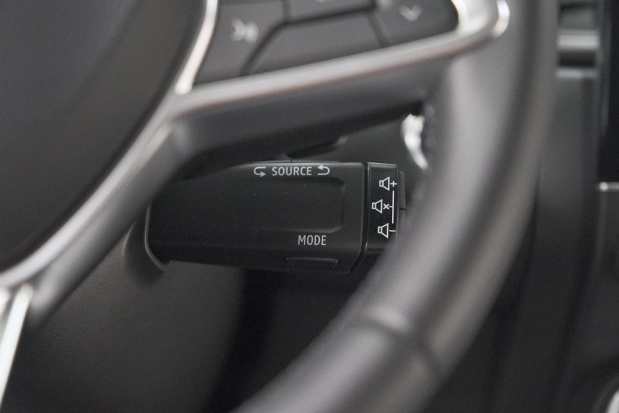 Renault Captur Mild Hybrid 140 EDC Techno | Camera | 9.3 Inch Scherm | Apple Carplay | Parkeersensoren | Allseason Banden | Stoelverwarming