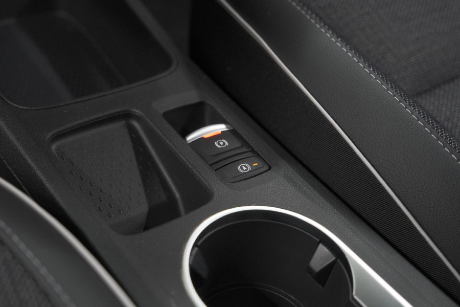 Renault Captur Mild Hybrid 140 EDC Techno | Camera | 9.3 Inch Scherm | Apple Carplay | Parkeersensoren | Allseason Banden | Stoelverwarming