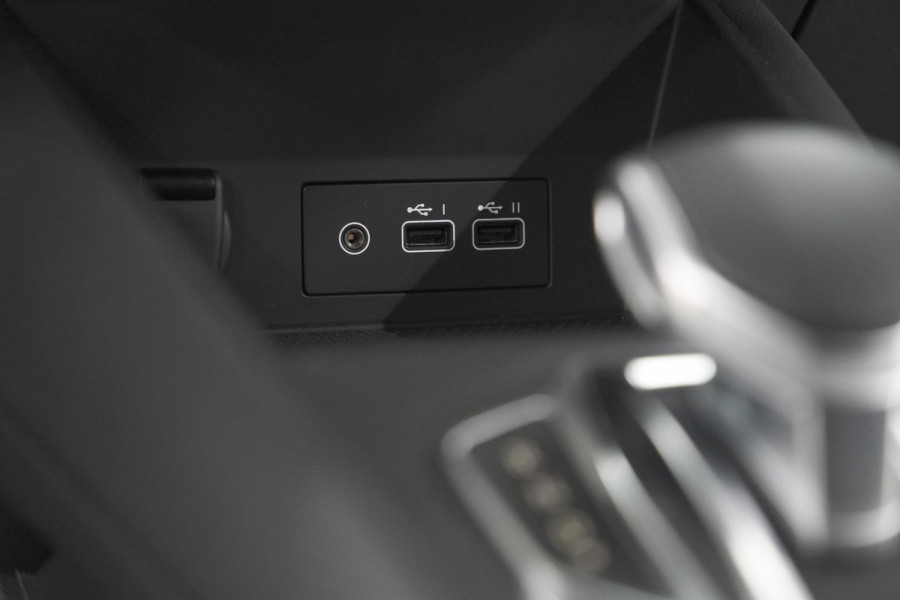 Renault Captur Mild Hybrid 140 EDC Techno | Camera | 9.3 Inch Scherm | Apple Carplay | Parkeersensoren | Allseason Banden | Stoelverwarming
