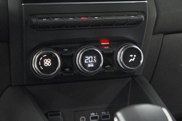 Renault Captur Mild Hybrid 140 EDC Techno | Camera | 9.3 Inch Scherm | Apple Carplay | Parkeersensoren | Allseason Banden | Stoelverwarming