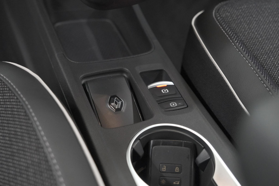 Renault Captur Mild Hybrid 140 EDC Techno | Camera | 9.3 Inch Scherm | Apple Carplay | Parkeersensoren | Allseason Banden | Stoelverwarming