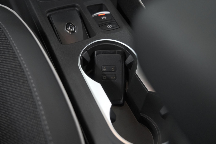Renault Captur Mild Hybrid 140 EDC Techno | Camera | 9.3 Inch Scherm | Apple Carplay | Parkeersensoren | Allseason Banden | Stoelverwarming