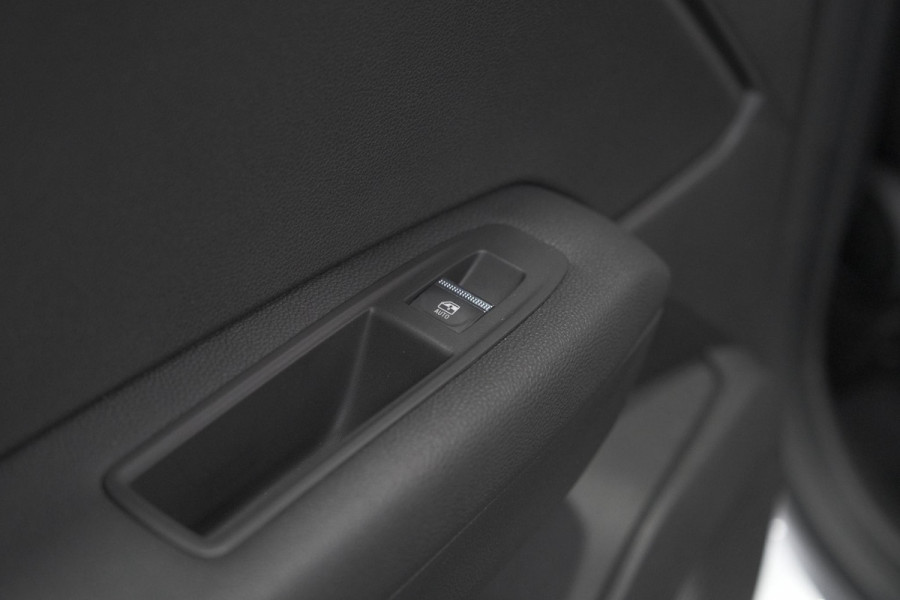 Renault Captur Mild Hybrid 140 EDC Techno | Camera | 9.3 Inch Scherm | Apple Carplay | Parkeersensoren | Allseason Banden | Stoelverwarming