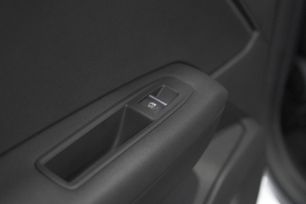 Renault Captur Mild Hybrid 140 EDC Techno | Camera | 9.3 Inch Scherm | Apple Carplay | Parkeersensoren | Allseason Banden | Stoelverwarming