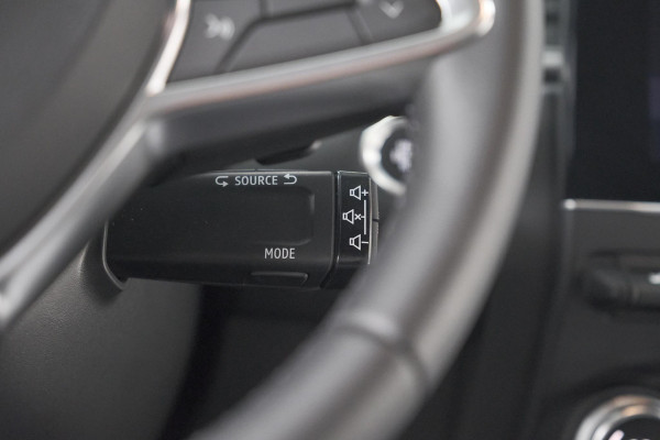 Renault Captur Mild Hybrid 140 EDC Techno | Camera | 9.3 Inch Scherm | Apple Carplay | Parkeersensoren | Allseason Banden | Stoelverwarming