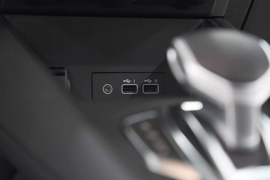 Renault Captur Mild Hybrid 140 EDC Techno | Camera | 9.3 Inch Scherm | Apple Carplay | Parkeersensoren | Allseason Banden | Stoelverwarming