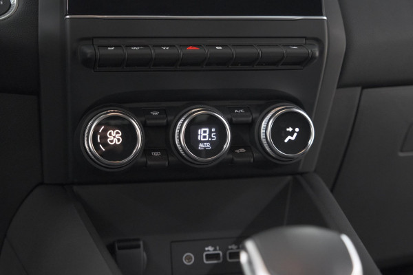 Renault Captur Mild Hybrid 140 EDC Techno | Camera | 9.3 Inch Scherm | Apple Carplay | Parkeersensoren | Allseason Banden | Stoelverwarming