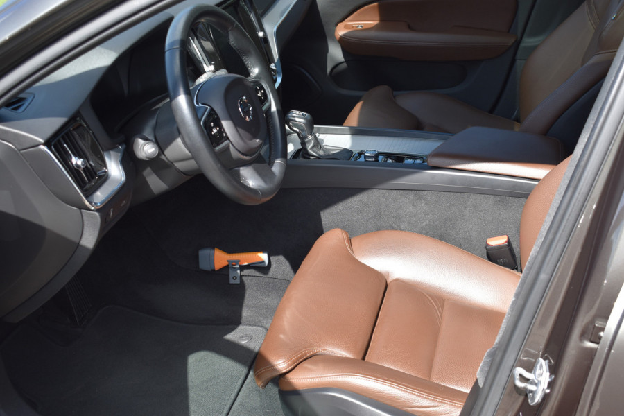 Volvo V60 2.0 T5 Inscription Leer | Pano Dak | ACC | Stoelverwarming | Park A+V | Styling Kit