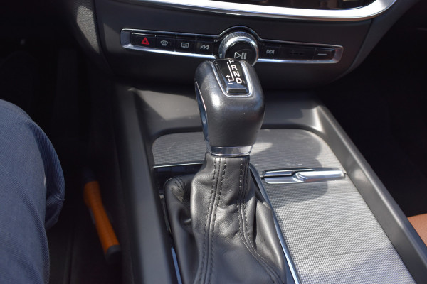 Volvo V60 2.0 T5 Inscription Leer | Pano Dak | ACC | Stoelverwarming | Park A+V | Styling Kit
