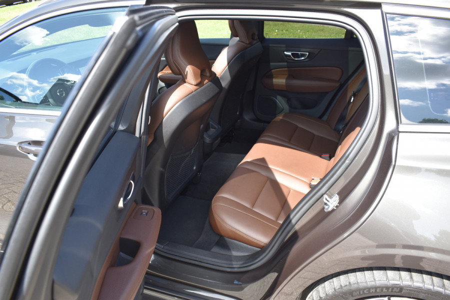 Volvo V60 2.0 T5 Inscription Leer | Pano Dak | ACC | Stoelverwarming | Park A+V | Styling Kit