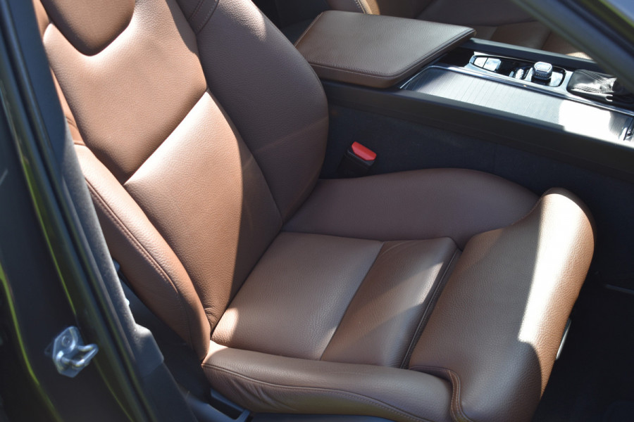 Volvo V60 2.0 T5 Inscription Leer | Pano Dak | ACC | Stoelverwarming | Park A+V | Styling Kit