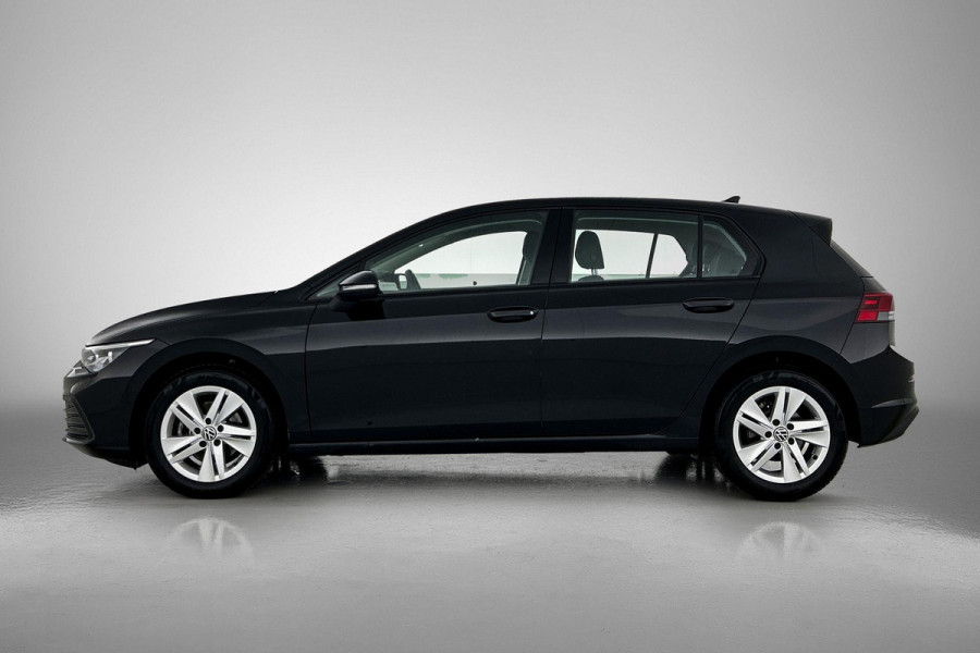 Volkswagen Golf 1.0 eTSI Comfortline Automaat (SFEERVERLICHTING, DIGITALE COCKPIT, CAMERA, CARPLAY, MASSAGE STOELEN, 1e EIGENAAR)