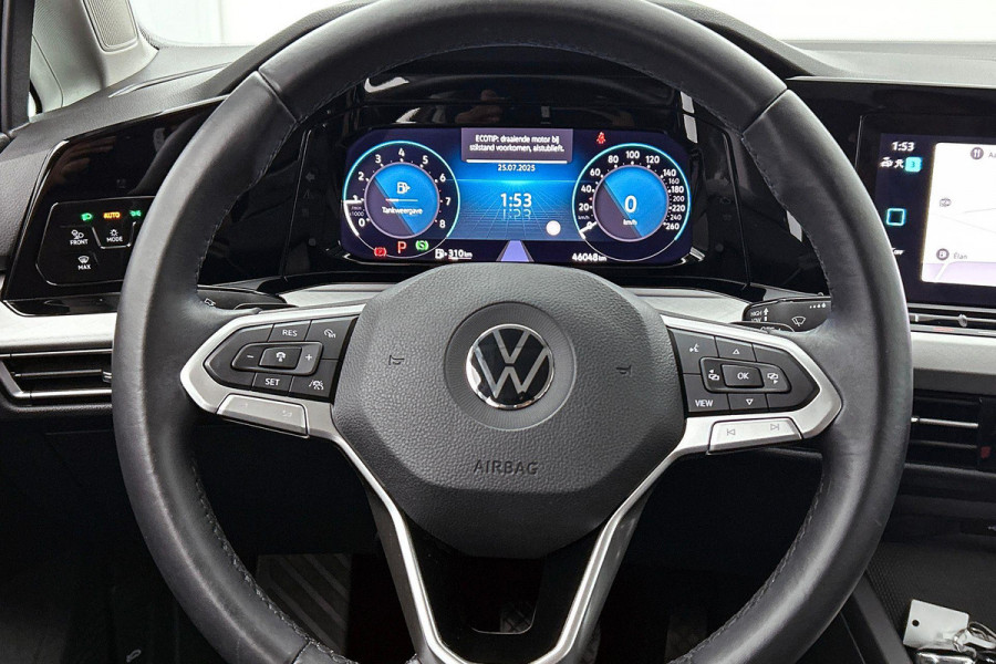 Volkswagen Golf 1.0 eTSI Comfortline Automaat (SFEERVERLICHTING, DIGITALE COCKPIT, CAMERA, CARPLAY, MASSAGE STOELEN, 1e EIGENAAR)