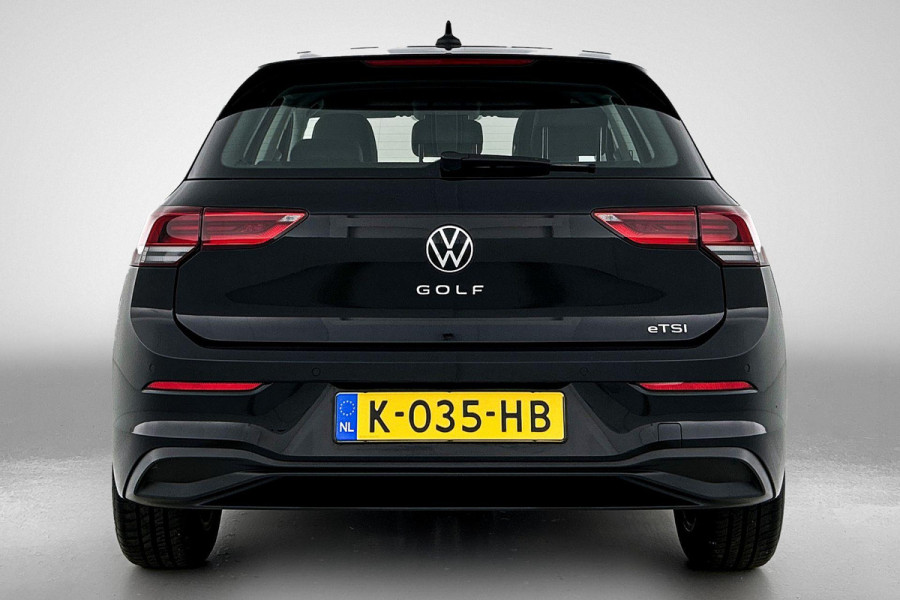 Volkswagen Golf 1.0 eTSI Comfortline Automaat (SFEERVERLICHTING, DIGITALE COCKPIT, CAMERA, CARPLAY, MASSAGE STOELEN, 1e EIGENAAR)
