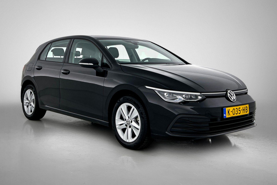 Volkswagen Golf 1.0 eTSI Comfortline Automaat (SFEERVERLICHTING, DIGITALE COCKPIT, CAMERA, CARPLAY, MASSAGE STOELEN, 1e EIGENAAR)