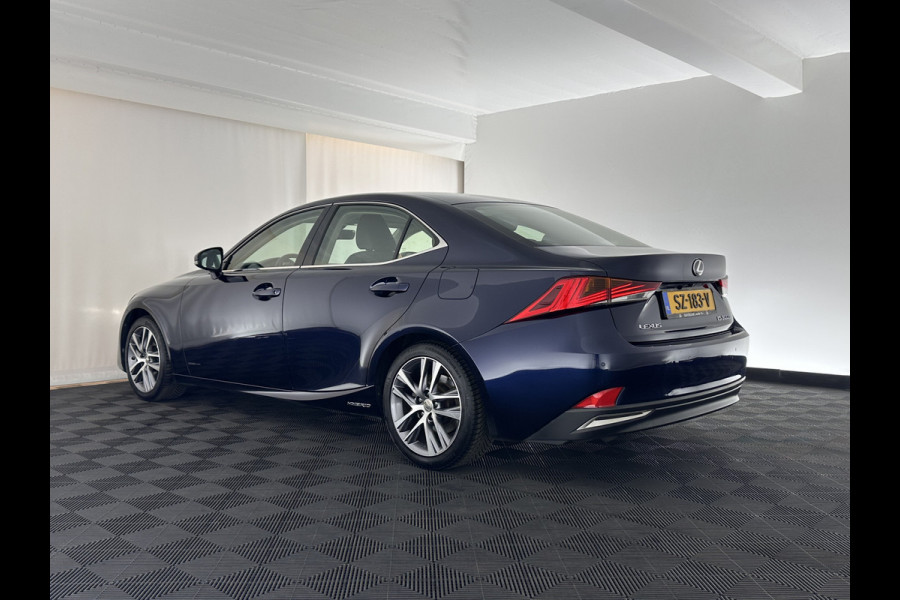 Lexus IS 300h Hybrid Business Line Aut. *PANO | 1/2LEATHER | FULL-LED | NAVI-FULLMAP | COMFORT-SEATS | CAMERA | ECC | PDC | CRUISE | 17''ALU*