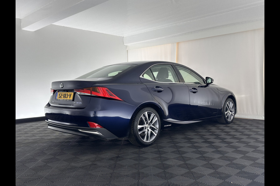 Lexus IS 300h Hybrid Business Line Aut. *PANO | 1/2LEATHER | FULL-LED | NAVI-FULLMAP | COMFORT-SEATS | CAMERA | ECC | PDC | CRUISE | 17''ALU*
