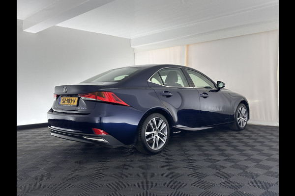 Lexus IS 300h Hybrid Business Line Aut. *PANO | 1/2LEATHER | FULL-LED | NAVI-FULLMAP | COMFORT-SEATS | CAMERA | ECC | PDC | CRUISE | 17''ALU*