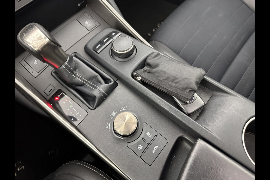 Lexus IS 300h Hybrid Business Line Aut. *PANO | 1/2LEATHER | FULL-LED | NAVI-FULLMAP | COMFORT-SEATS | CAMERA | ECC | PDC | CRUISE | 17''ALU*