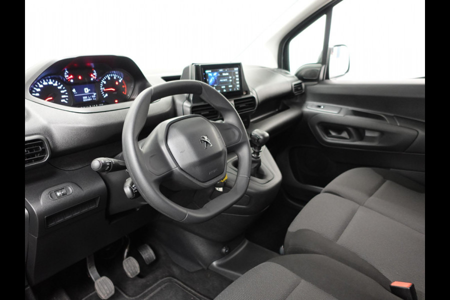 Peugeot Partner 1.5 L2 Trekhaal Cruise control Airco Parkeersensoren 3-zits Apple Carplay / Android Auto Euro6