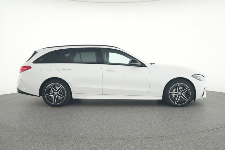 Mercedes-Benz C-Klasse Estate 300 e AMG Plug-In Hybride | AMG Line | Night Pakket | Trekhaak | Panorama Schuif-Kanteldak | Keyless-Go | Inclusief 24 maanden MB Certified garantie voor Europa.