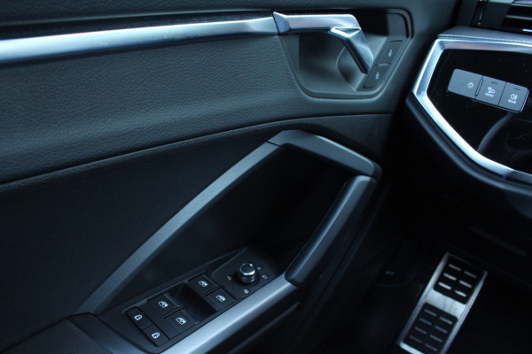 Audi Q3 35 TFSI S-Edition AUT NAP PANO CARPLAY VIRTUAL LEDER '21