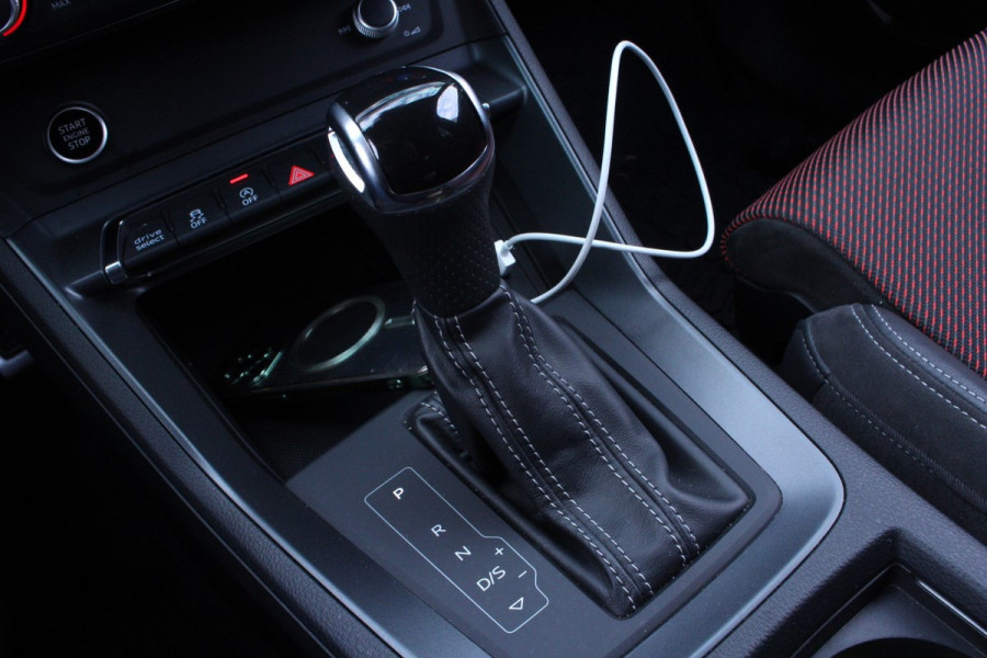 Audi Q3 35 TFSI S-Edition AUT NAP PANO CARPLAY VIRTUAL LEDER '21
