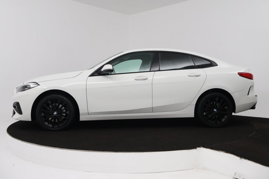 BMW 2 Serie Gran Coupé 218i Executive Edition (PARKEERSENSOREN, CRUISE CONTROL, NAVIGATIE, DIGITAAL DASHBOARD, NL-AUTO)