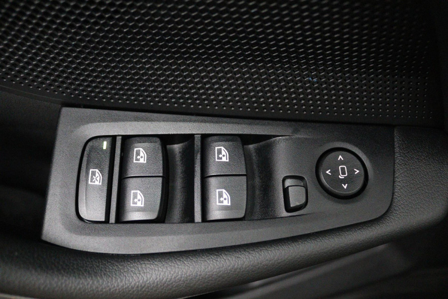 BMW 2 Serie Gran Coupé 218i Executive Edition (PARKEERSENSOREN, CRUISE CONTROL, NAVIGATIE, DIGITAAL DASHBOARD, NL-AUTO)