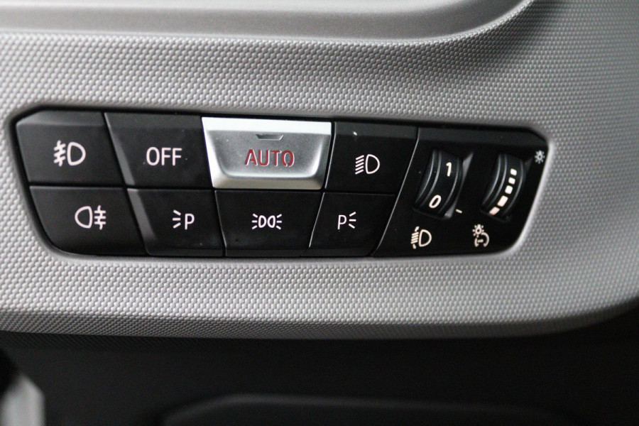 BMW 2 Serie Gran Coupé 218i Executive Edition (PARKEERSENSOREN, CRUISE CONTROL, NAVIGATIE, DIGITAAL DASHBOARD, NL-AUTO)